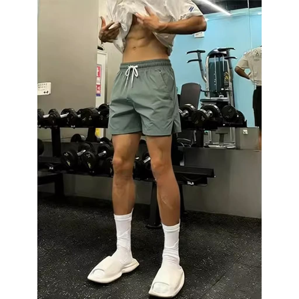 Homens de secagem rápida quarto Shorts verão fino gelo seda calças de treinamento de Fitness solto cordão esportes casua