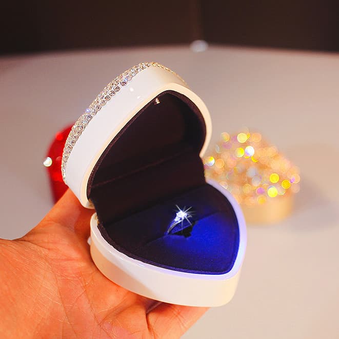 Luxo criativo diamante-cravejado em forma de coração caixa de anel diamante LED luz caixa de jóias proposta casamento di
