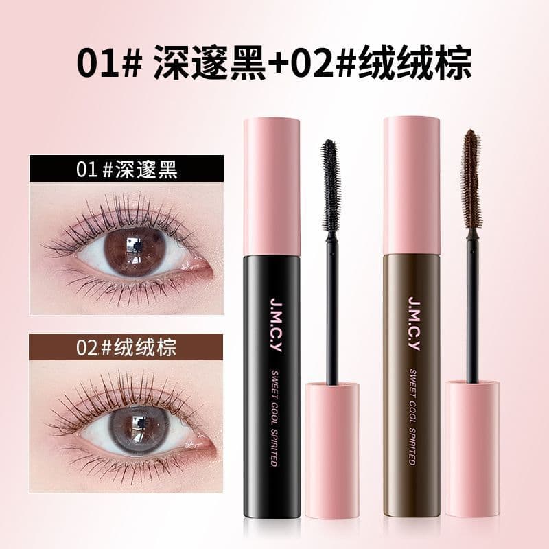 A Makeup Rabbit recomenda máscara para cílios com pente fino para um estilo de cílios duradouro, à prova d'água, que alo