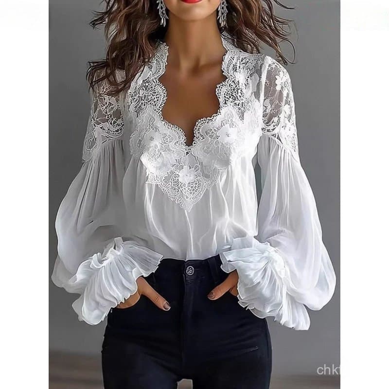 Camisa Feminina de Manga Longa com Detalhes em Renda e Mangas Bufantes Plissadas