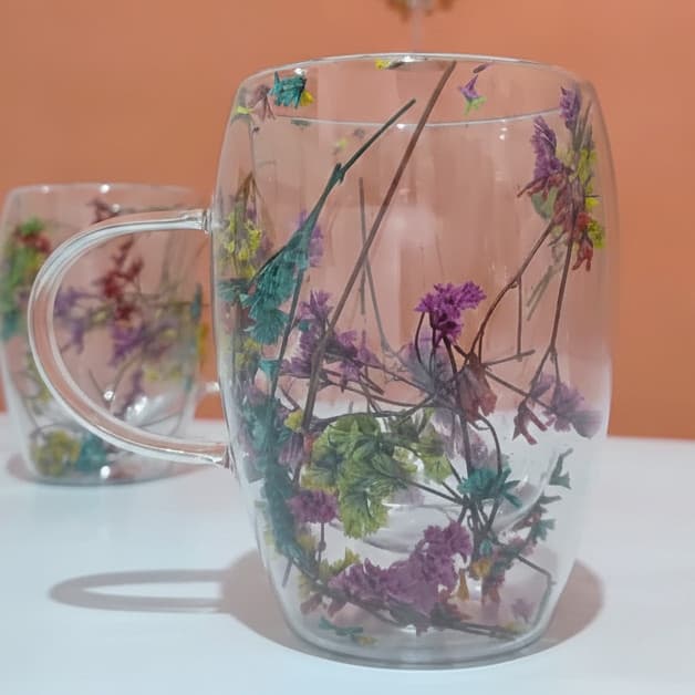 Caneca florida com vidro duplo de borossilicato 350ml flores secas entre os vidros