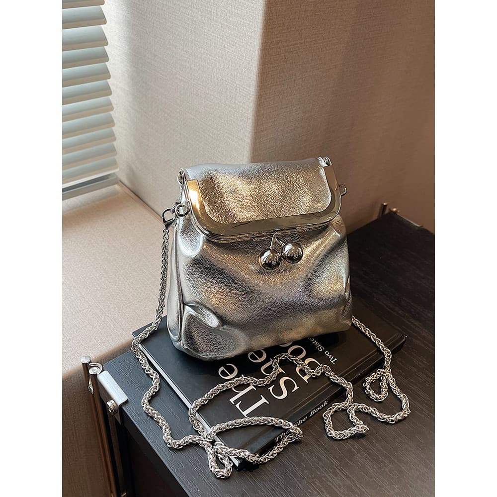 Prata brilhante plissado bolsa de ombro 2026 novo estilo nicho Design corrente Crossbody saco High-End doce estilo legal