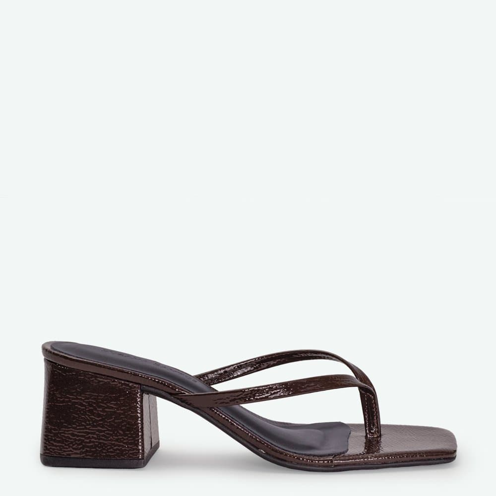 Tamanco Feminino Megan Verniz Salto Bloco Bico Quadrado Elegante Confortável