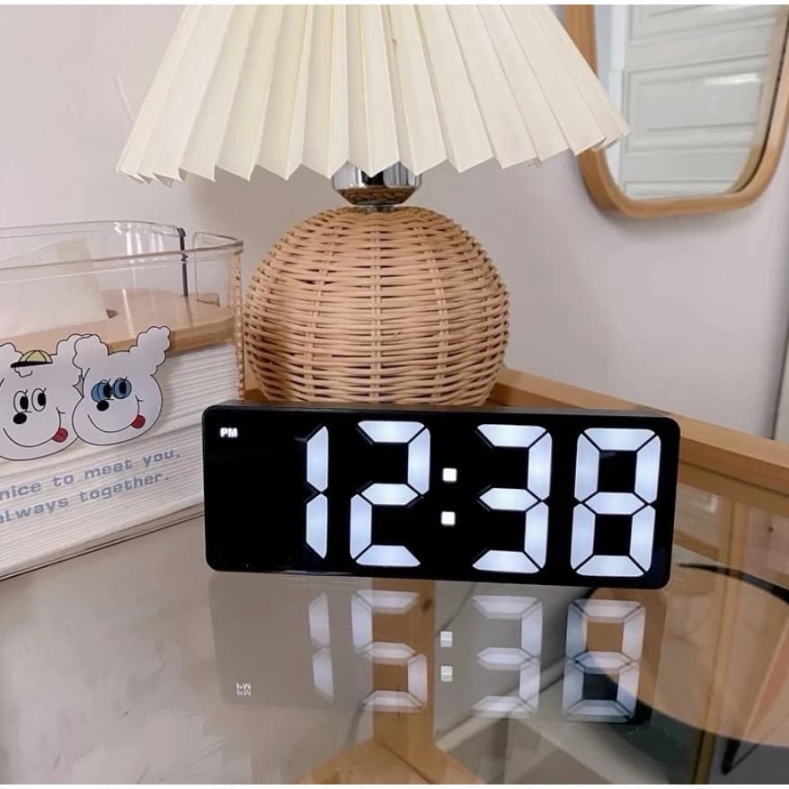 Relógio Despertador Digital De Mesa 16X2.5X6cm Alarme Temperatura Pilha AAA Usb Preto Com Led