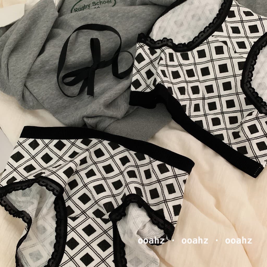 {Resurreção Original} Série Abstinência Preto Branco Cor Combinando Simples Básico Bonito Menina Hip-Lifting Calcinha de