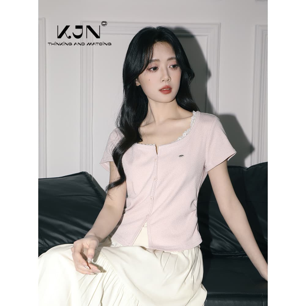 Rosa em torno do pescoço de manga curta camiseta feminina verão 2026 primavera novo estilo renda guarnição falso de duas