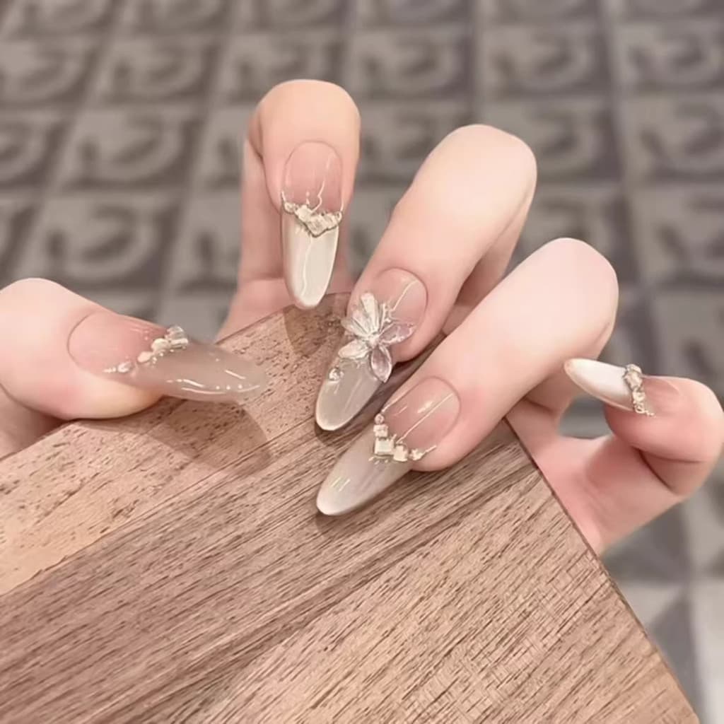 2026 Novas Unhas Postiças Super Populares, Comprimento Médio, Estilo Borboleta Fada, Olho de Gato Nude, Luxo Leve de Alt