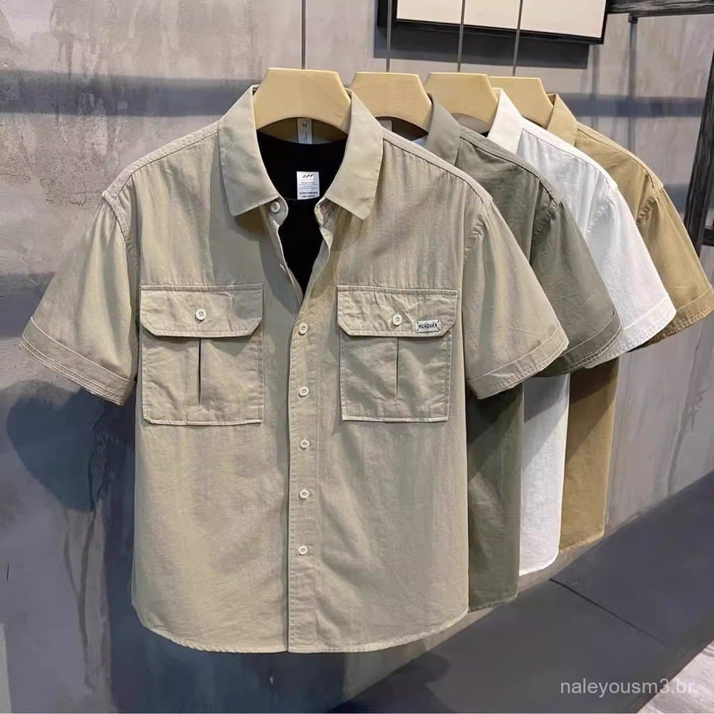 Camisa masculina de manga curta com bolso duplo, casual, solta, com gola de lapela.