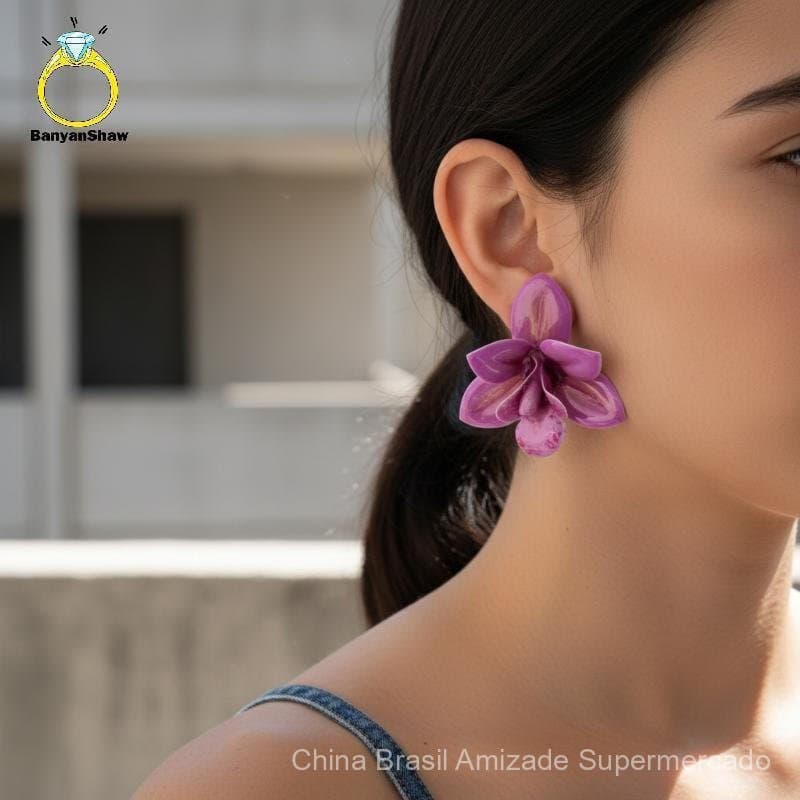 Brincos femininos de flor com pétalas grandes, estilo boêmio, cores vibrantes, adequados para festas de coquetel e event