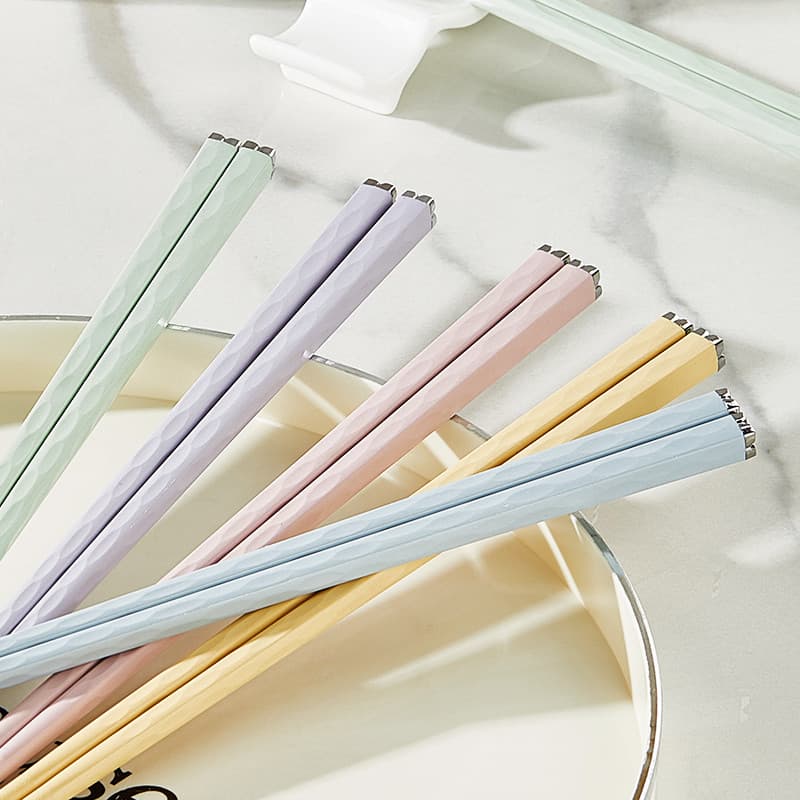Pauzinhos de liga antibacteriano doméstico 2025 novo estilo uma pessoa um pauzinhos família jantar multicolorido estilo