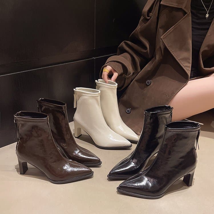Botas de moda com bico fino, salto grosso e zíper traseiro para mulheres.