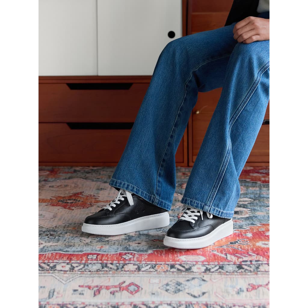 ThomWills tênis casuais masculinos de couro genuíno com sola grossa aumentando tênis preto All-Match sapatos casuais ver