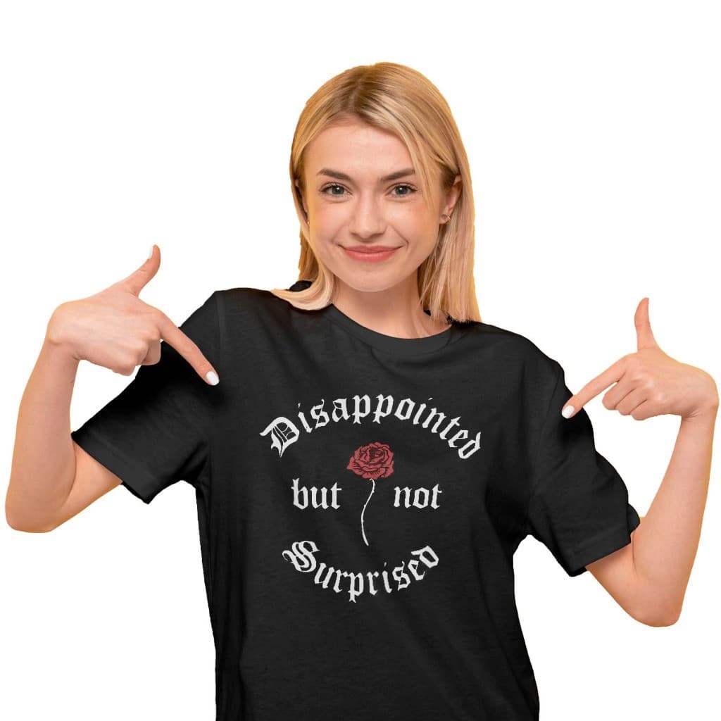 Camiseta Unissex Disappointed But Not Surprised T-shirt Flores Rosas Desapontada Mas Não Surpresa Frase 100% Algodão