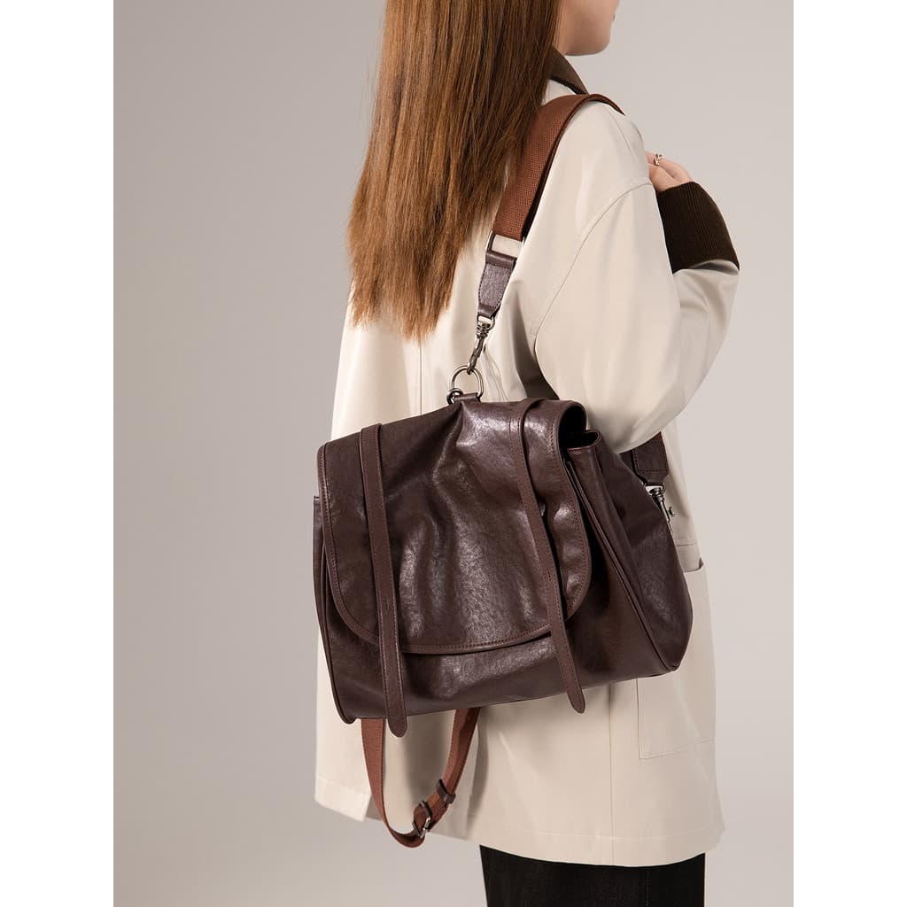 Mochila de couro genuíno feminina 2026 novo estilo mochila de viagem grande capacidade bolsa mensageiro de um ombro retr