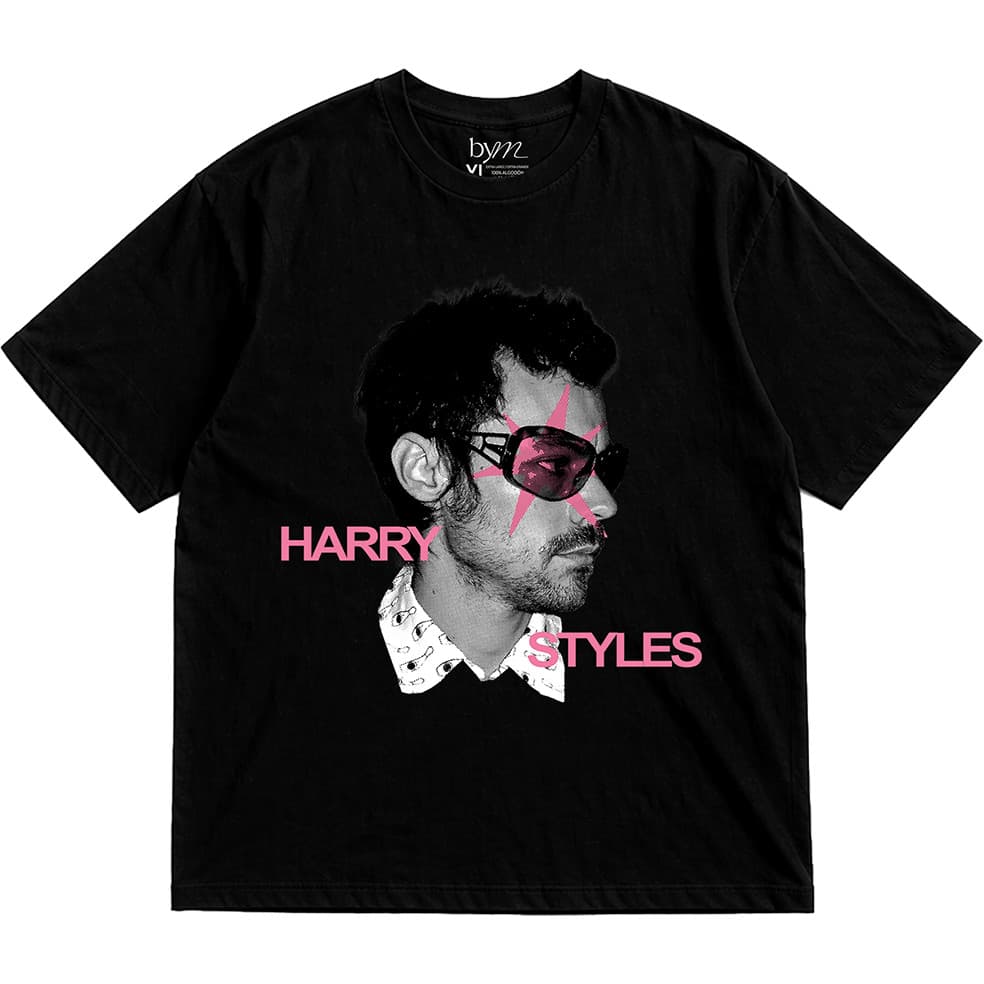 Camiseta Masculina Feminina Oversized Preta Estampa Harry Styles Foto Retrô Óculos Estrela Rosa T-shirt Cantor