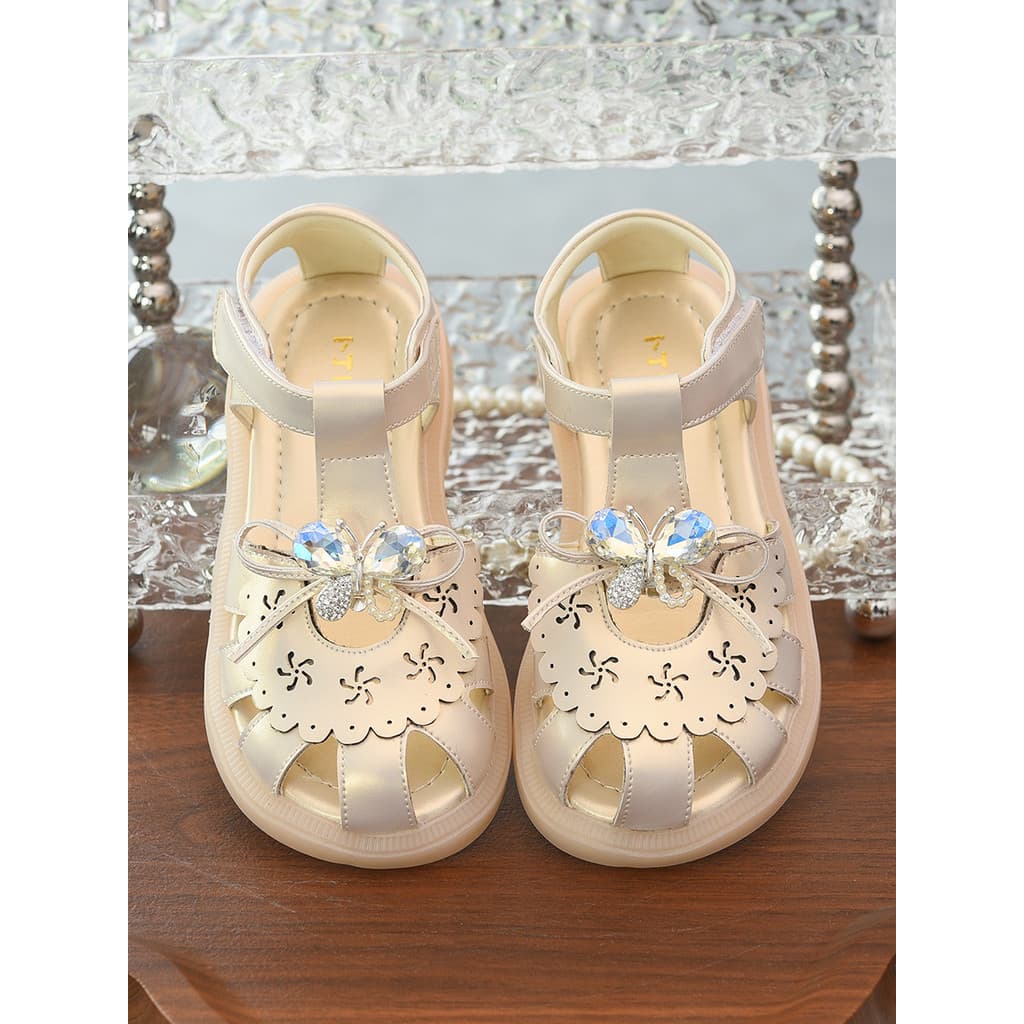 Sandálias infantis 2026 verão novo estilo meninas Baotou sapatos de sola macia strass de sola macia moda meninas sapatos