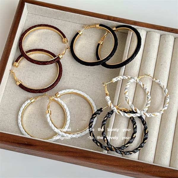 kit brinco aço inoxidável cartelas de brincos feminino ♤Retro prata agulha couro torção anel brincos High-End exagerado