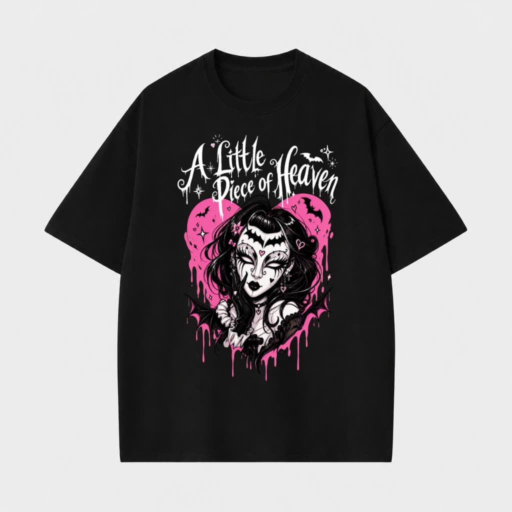 Camiseta Masculina Feminina Oversized Estampa Mulher Gótica Rosa Morcegos A Little Piece of Heaven T-shirt Streetwear