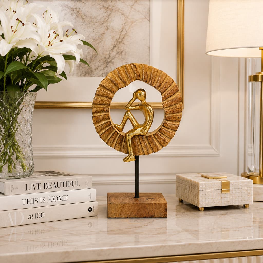 Escultura Decorativa Homem Pensador em Madeira e Dourado
