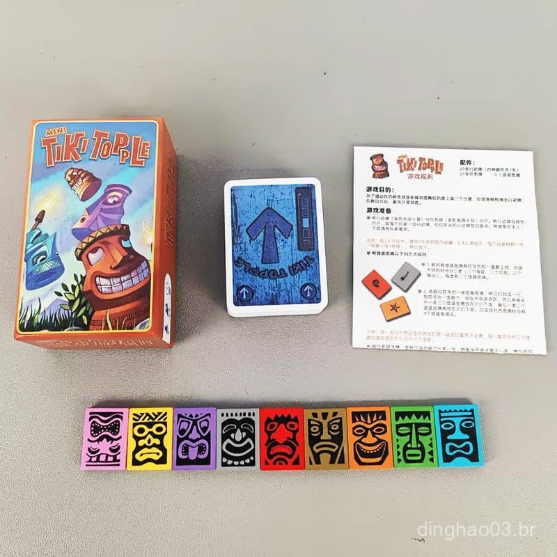 Versão em chinês e inglês do jogo de tabuleiro Topple, um jogo de estratégia com cartas, que combina batalhas verbais e