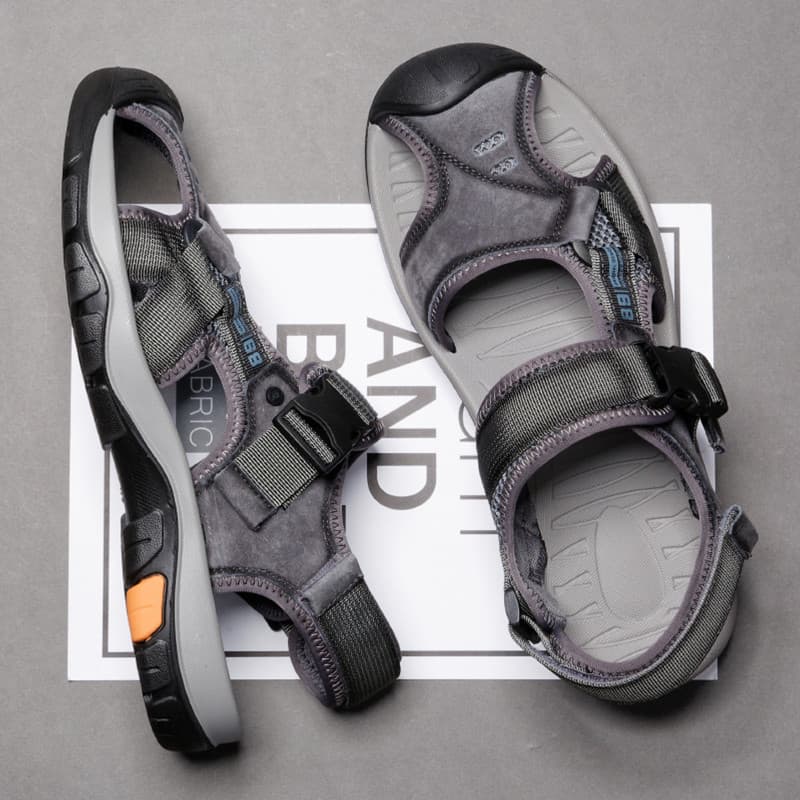 Sandálias masculinas 2026 novo estilo de sola macia superfície macia lazer ao ar livre Baotou buraco sapatos verão oco p