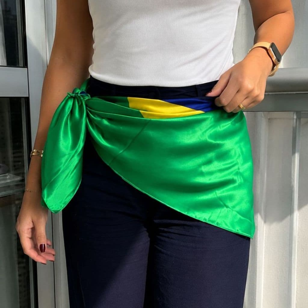 Lenço Bandeira do Brasil Cetim Seda 90x90cm Look Feminino Praia Multiuso Eleição 2026