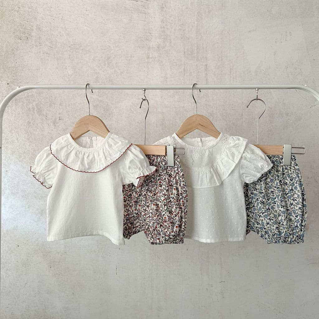 Versão coreana infantil roupas de verão menina bebê manga curta gola folha de lótus topo + Shorts florais terno de duas
