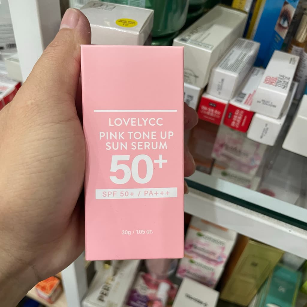 LOVELYCC (Beleza) Protetor Solar Essência Isolamento Reparação Hidratante Anti-Ultravioleta Hidratante Pseudo-Face Brigh