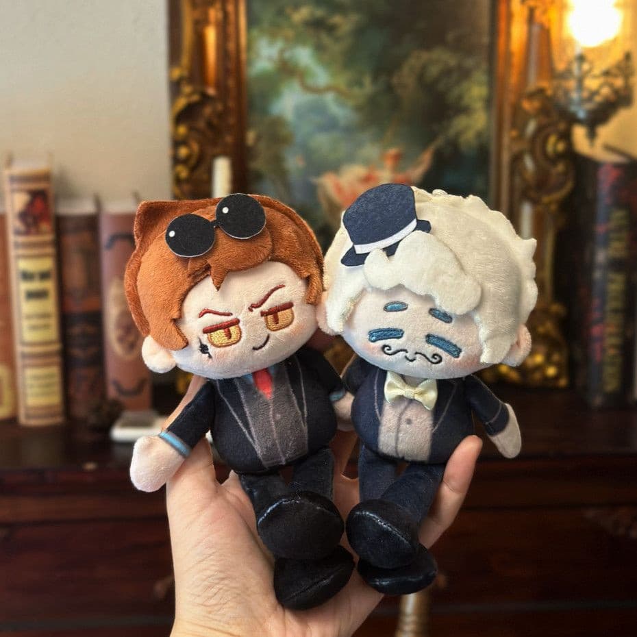 Chaveiro de pelúcia CA feito por fãs do GoodOmens