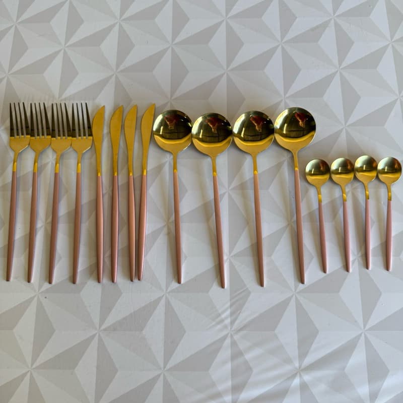 Conjunto de talheres rosa com dourado de inox com 24 peças - ZemMart