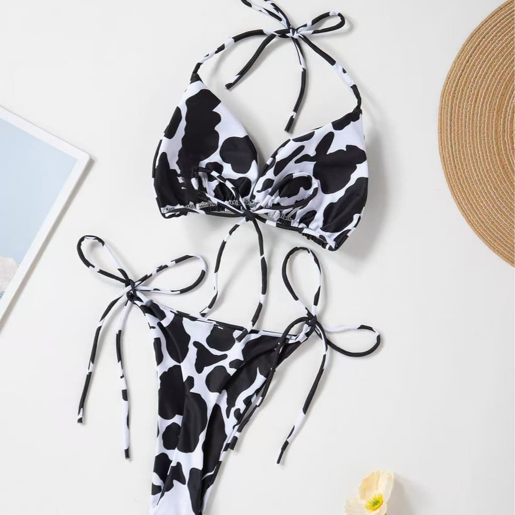 Biquíni de praia feminino com alças ajustáveis, elegante e sensual.