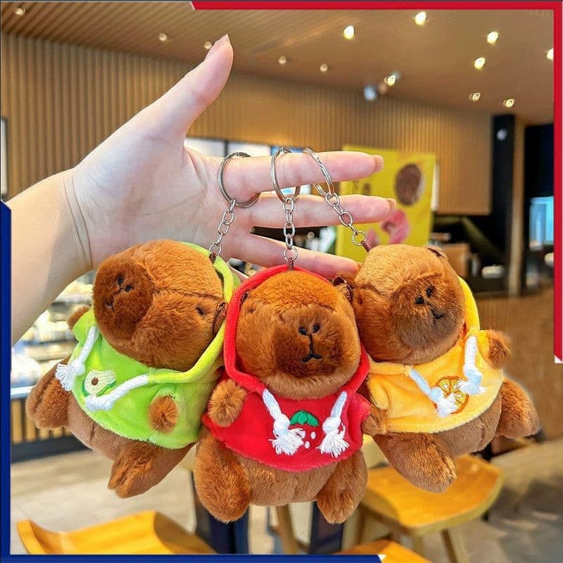 Adequado para uso infantil ao ar livre, chaveiro de capivara fofo com chapéu de pelúcia, brinquedo pendente de capivara.