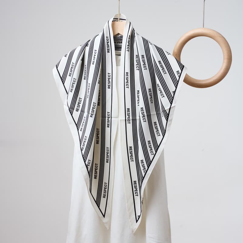 Novo simples preto branco linhas moda estilo ocidental triângulo cachecol combinando roupas cinto feminino outono lenço
