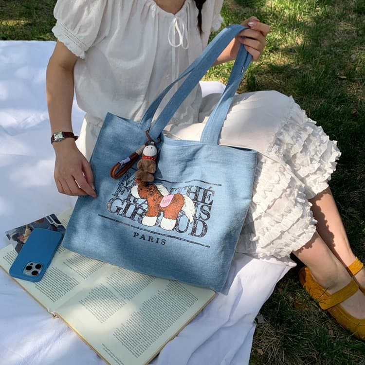 2026 novo estilo coreano carta impressa lona estudante grande capacidade bolsa de ombro simples bolsa jeans