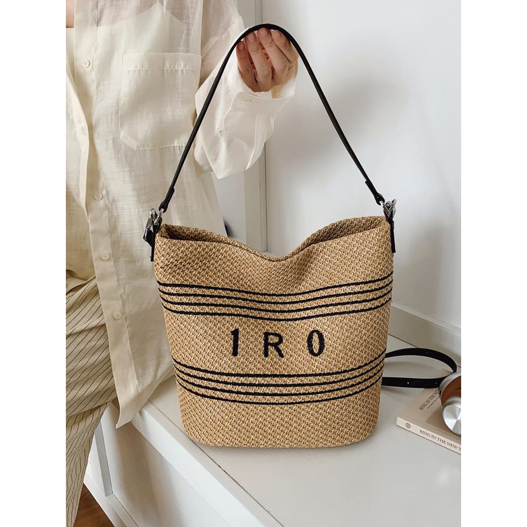 Bolsa de palha tecida à mão de grande capacidade feminina verão 2025 novo estilo bolsa balde de corpo cruzado estilo fér