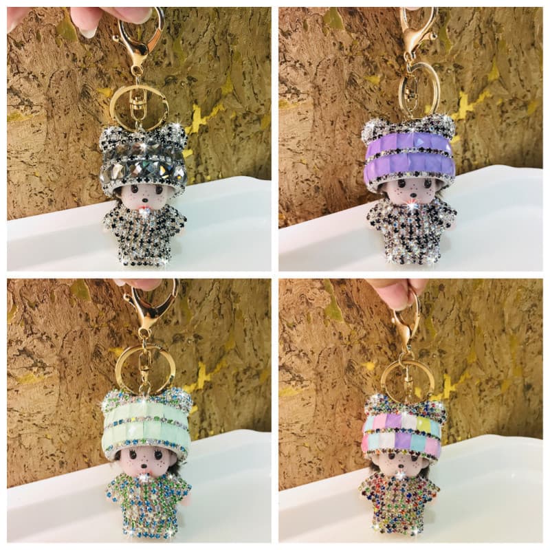 Chaveiro decorativo estiloso, design de personagem de desenho animado, pingente de bolsa com strass brilhante RR7B