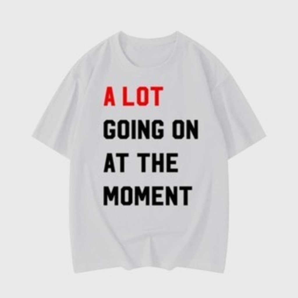 Camisa camiseta t-shirt básica "lA LOT GOING ON Taylor Swift" Trendy Black