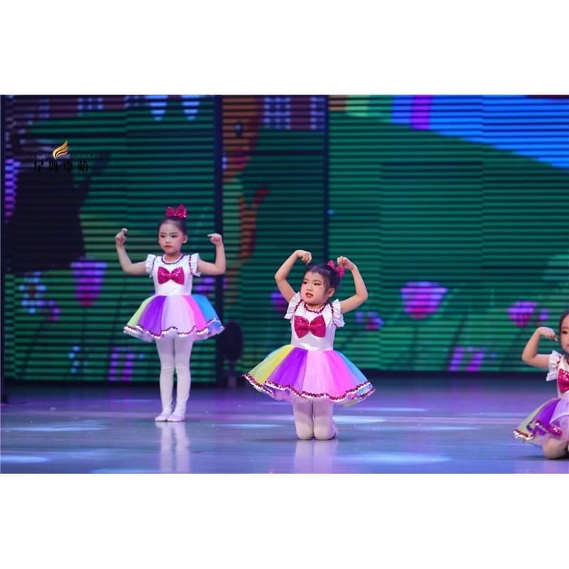 Fantasia de performance infantil para o dia de ano novo Pettiskirt Fantasia de performance de dança moderna infantil par