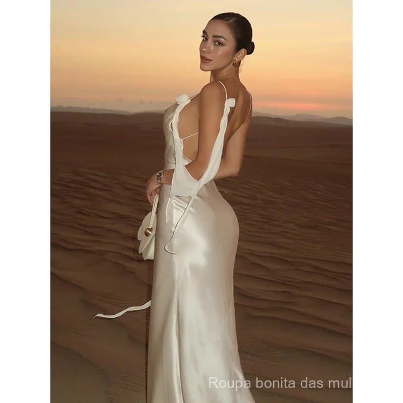 Vestido Elegante Feminino Sem Costas com Flores 3D, Modelo Bodycon, Gola Drapeada, Sem Mangas, Branco, Maxi, para Noite