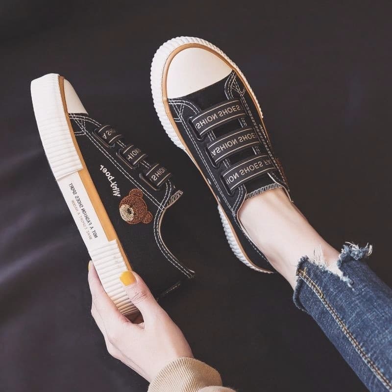 Elástico bordado urso sapatos de lona feminino 2026 primavera outono novo estilo estudante tênis de cano baixo deslizame