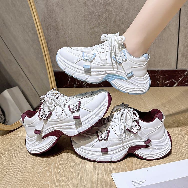 Tênis femininos com decoração de borboleta e sola grossa, sapatos papai com aumento de estilo fofo, sapatos de treinamen