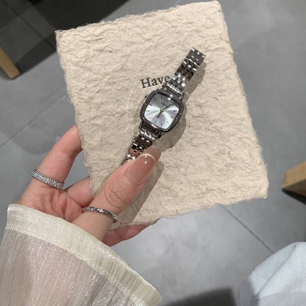 relogio feminino luxo relogio feminino pequeno 2025 novo estilo Retro cubo de açúcar relógio feminino luz luxo nicho fem