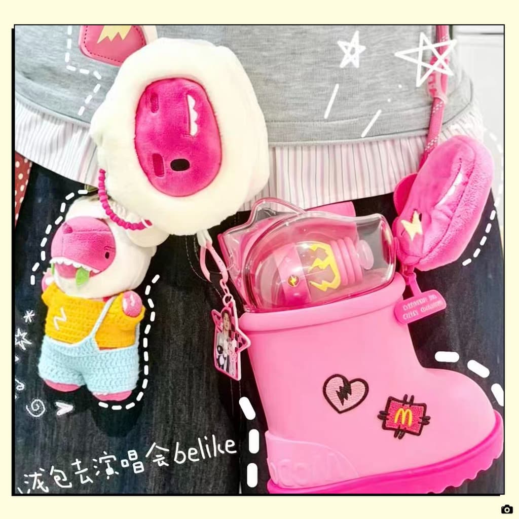 McDonald's Wang Sutaki Co-Branded Spinning Pink Boot Bag Bolsa de ombro periférica Bolsa mensageiro de dragão simples Bo