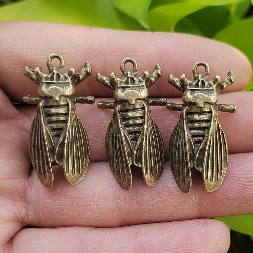 Pingente de Chaveiro em Latão Imitado, Criativo, em Forma de Cigarra Dourada, Acessório para Chaveiro para Homens e Mulh