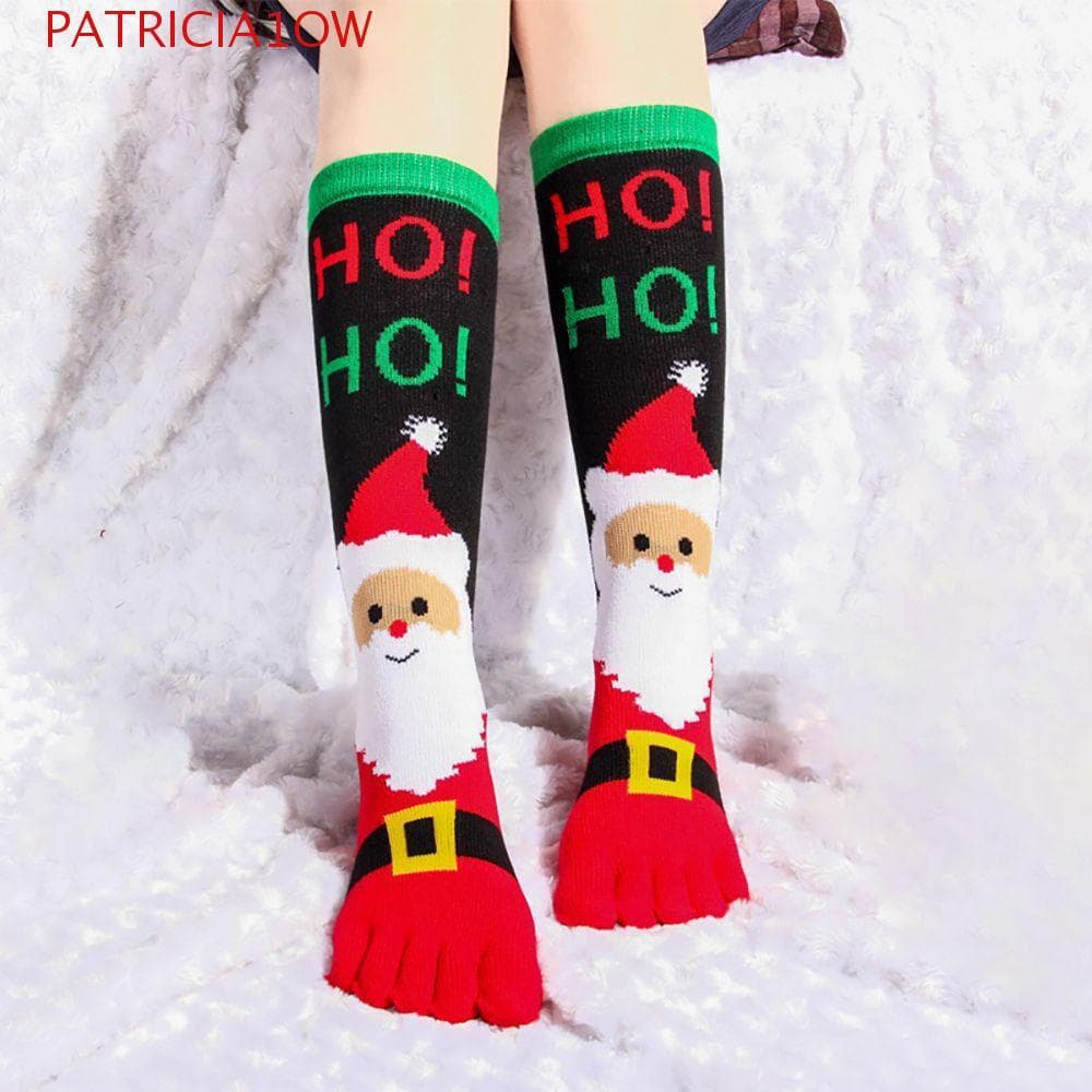 Meias confortáveis e casuais de cinco dedos PATRICIA1OW com padrão de desenho animado de Papai Noel e boneco de neve.