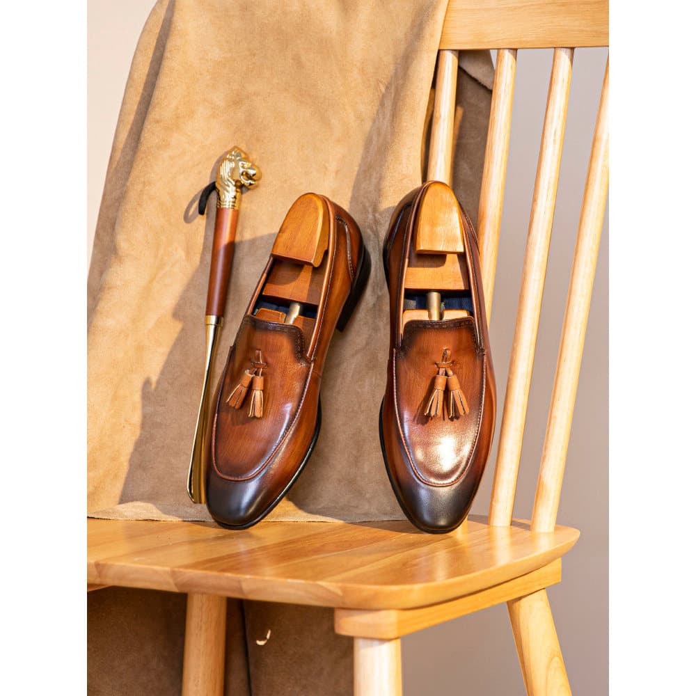 Mocassins masculinos de couro genuíno britânico 2026 novo estilo borla deslizamento em sapatos masculinos negócios Forma