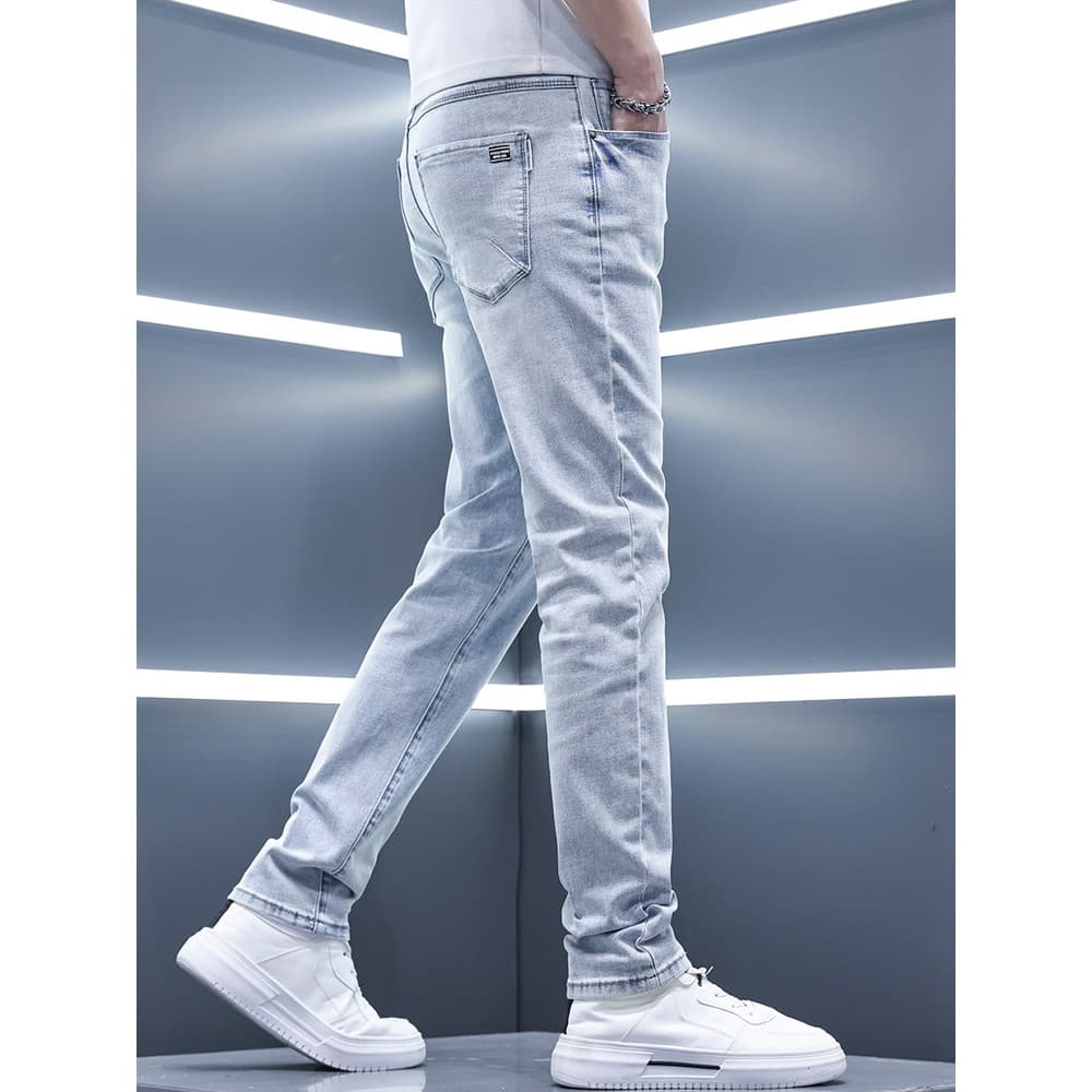 2026 novo estilo High-End calças de brim masculinas de cor clara verão estilo fino fino ajuste calças masculinas magras