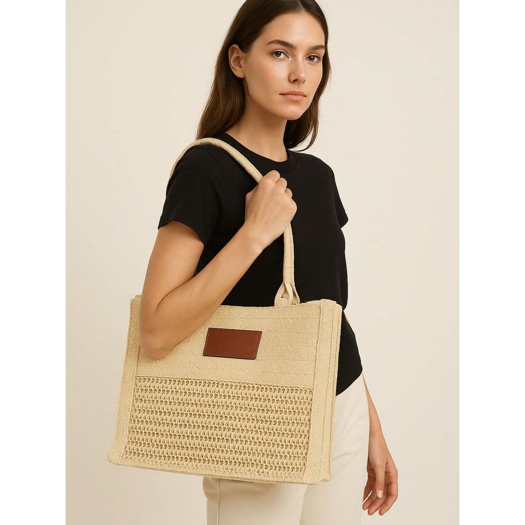 Bolsa Tote Estruturada de Palha com Mix de Texturas e Detalhes em Couro PU  Grande Estilo Resort,