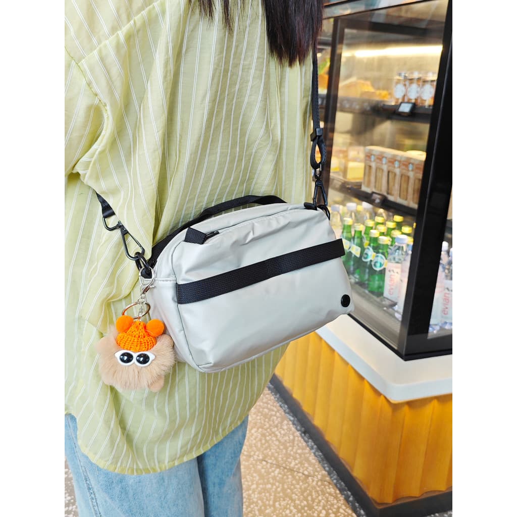 Textura impermeável leve saco do mensageiro feminino 2026 novo estilo moda saco de prata diário Commuter All-Match Casua