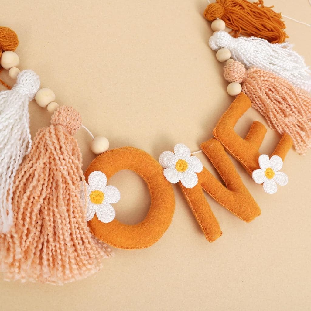 Faixa Decorativa para Cadeira Alta de Primeiro Aniversário Daisy - Guirlanda de Feltro com Borlas, Decoração para Primei